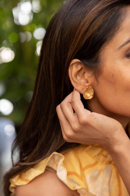 Oyster Stud - Earring